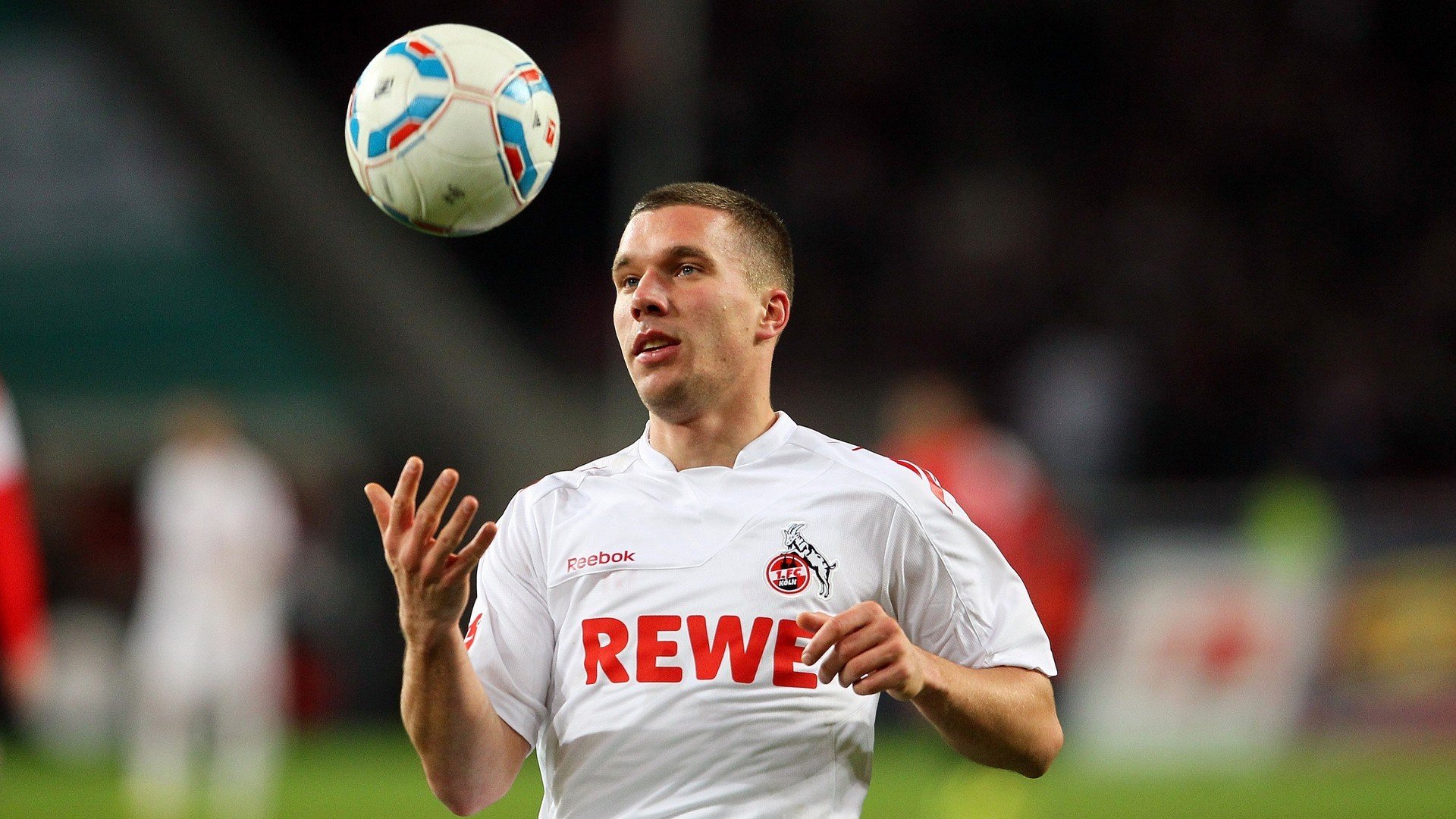 欧冠狂潮：拜仁豪取16连胜，不莱梅爆冷，马竞笑傲群雄